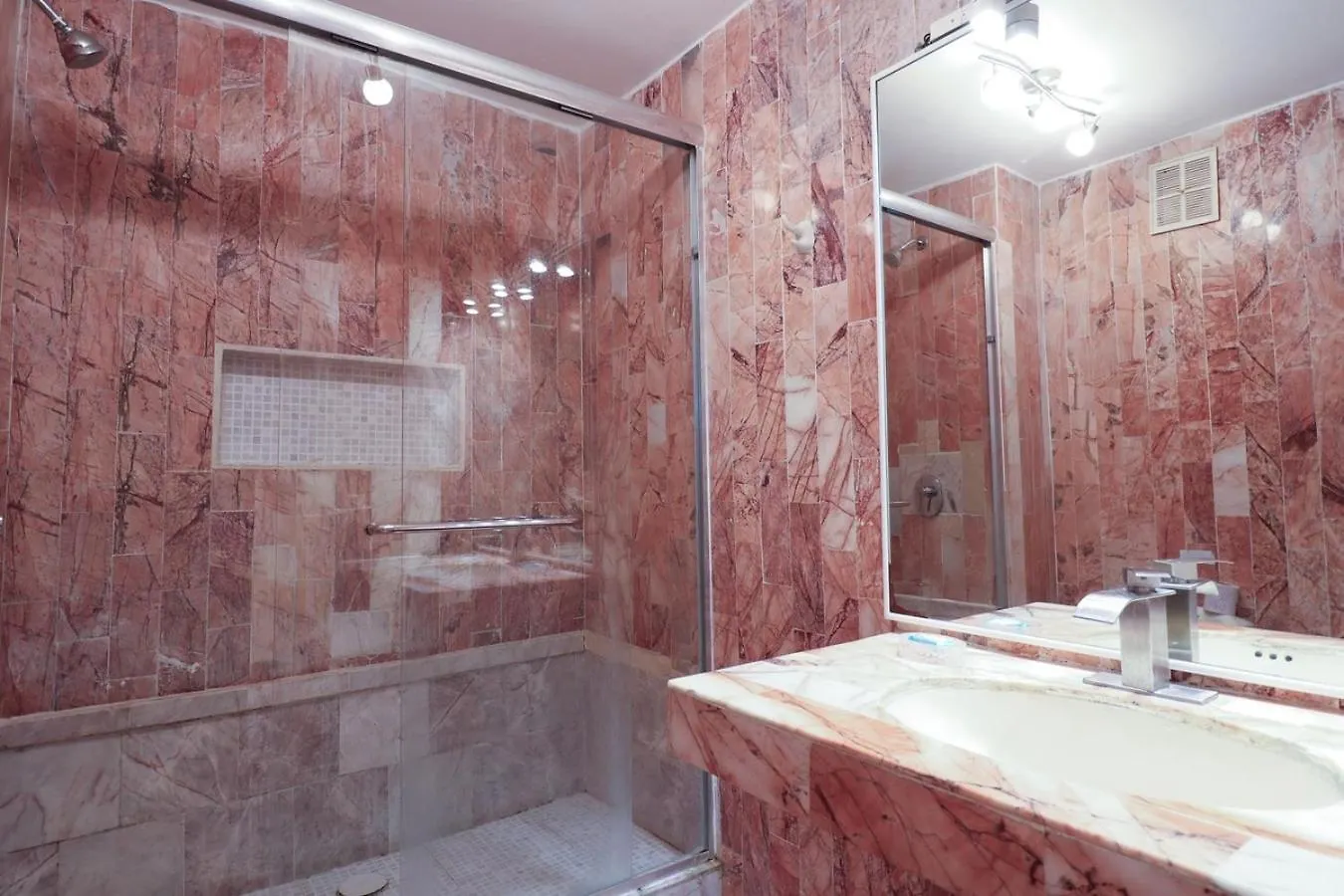 Apartment Penthouse, Stunning Views, 2 Bedrooms Cancun